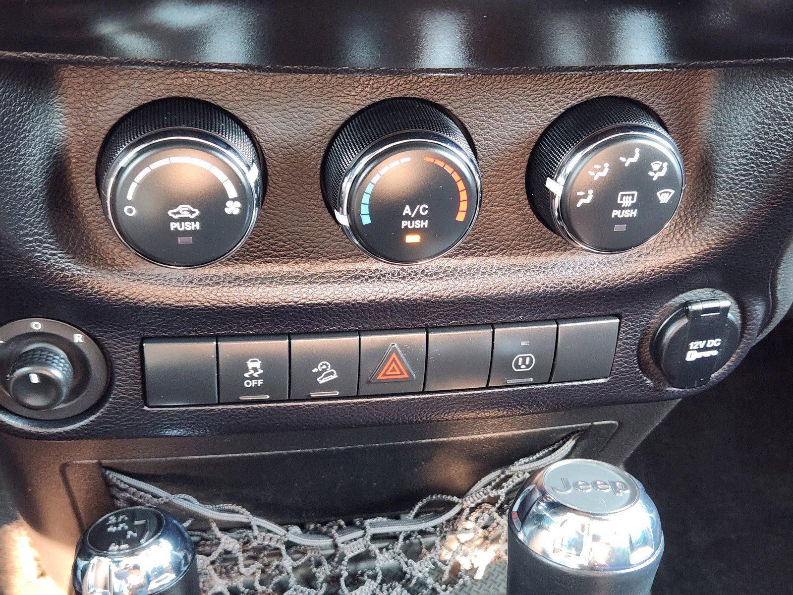 Used 2014 Jeep Wrangler Sahara image 13