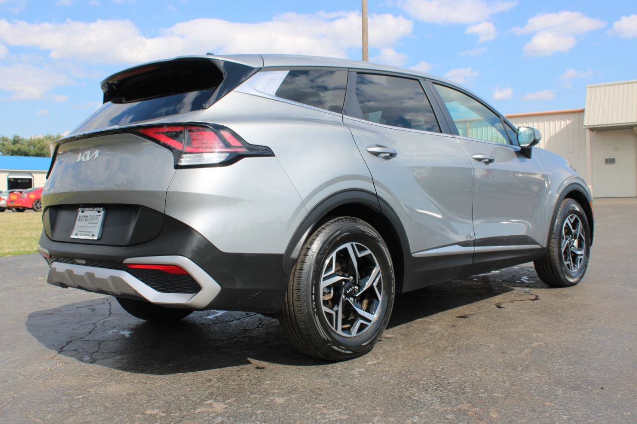Used 2024 Kia Sportage LX image 4