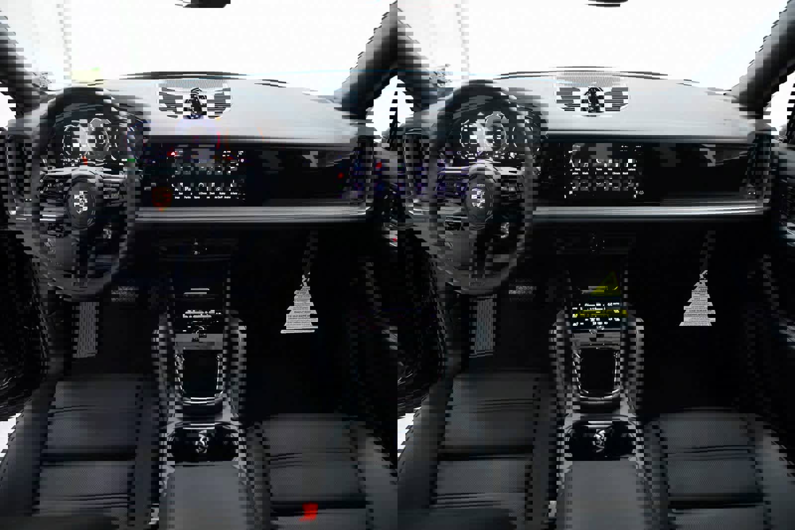 Certified 2025 Porsche Cayenne Coupe image 13