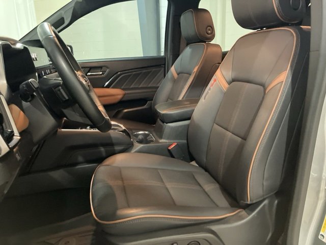 Used 2024 GMC Canyon AT4 w/ Technology Package image 11