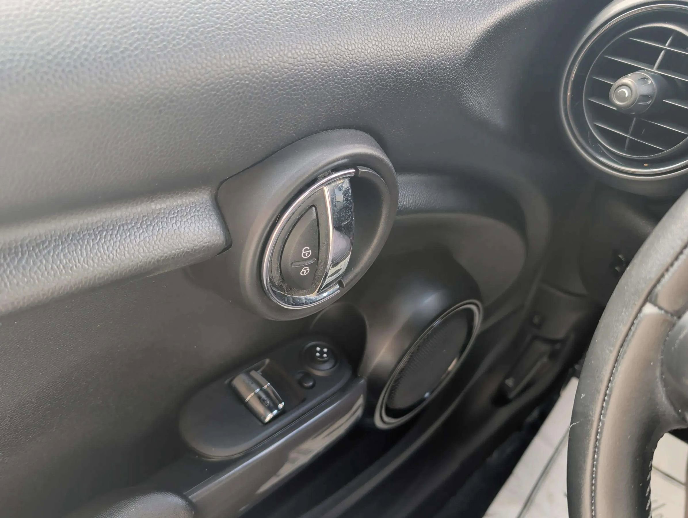 Used 2019 MINI Cooper 2-Door Hardtop FWD image 27