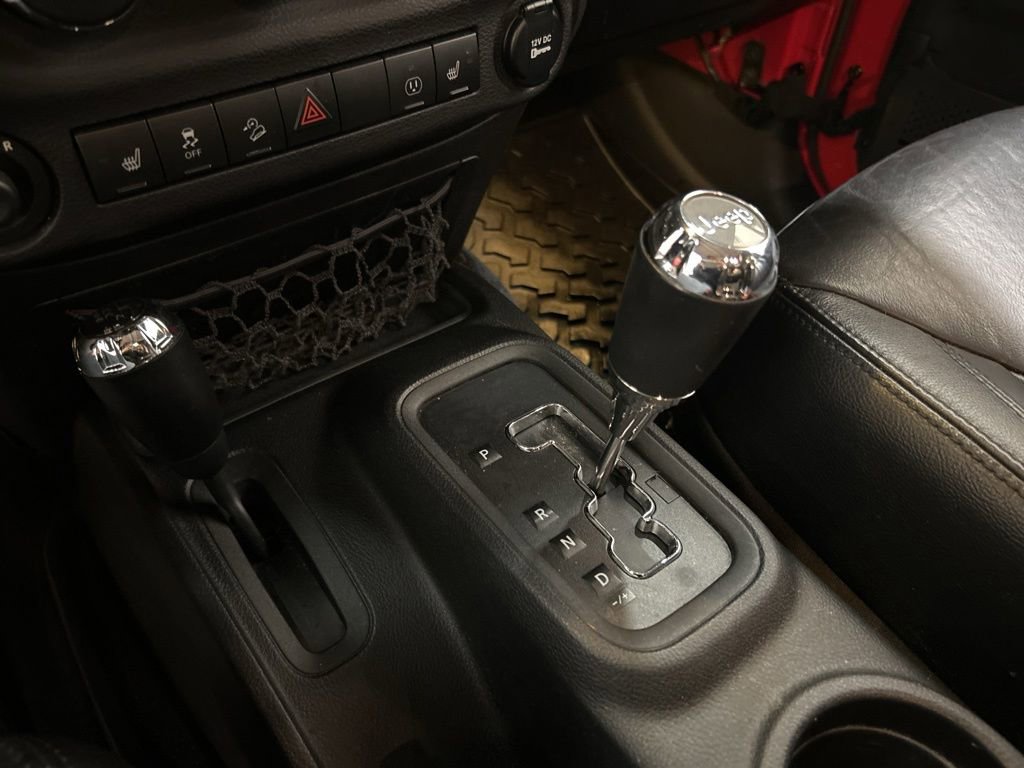 Used 2014 Jeep Wrangler Unlimited Sahara AWD/4WD image 17