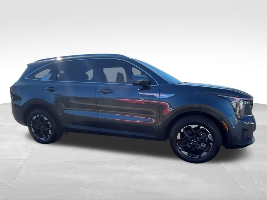 Used 2025 Kia Sorento S FWD image 11