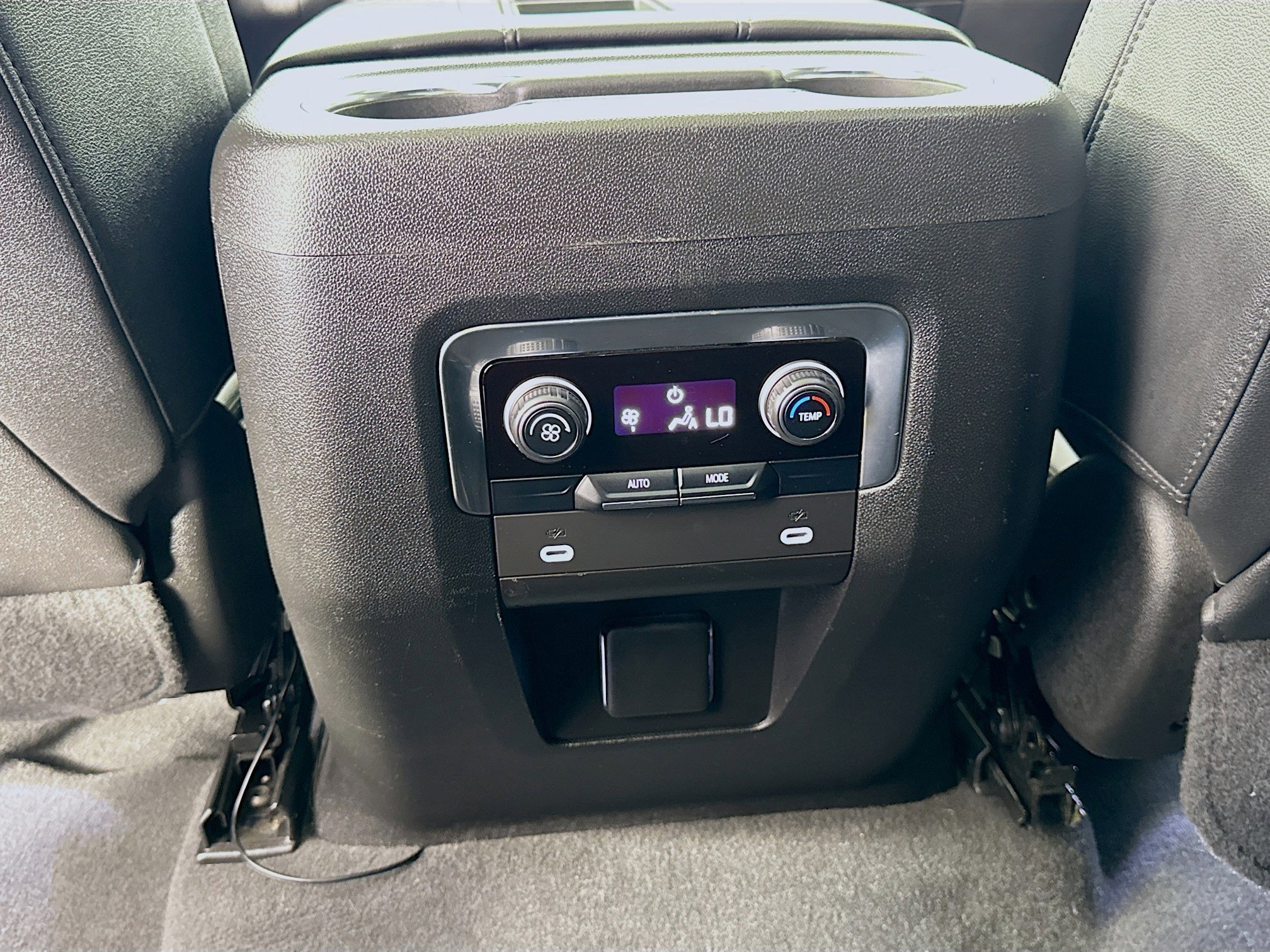 Used 2022 Chevrolet Suburban LT image 27