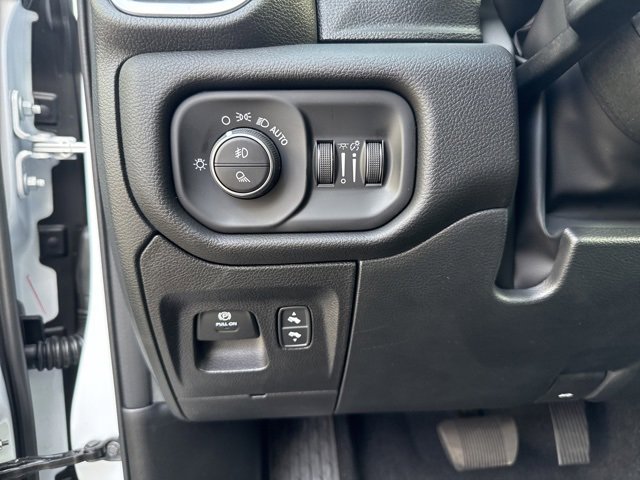New 2026 RAM 1500 4x4 Crew Cab image 17