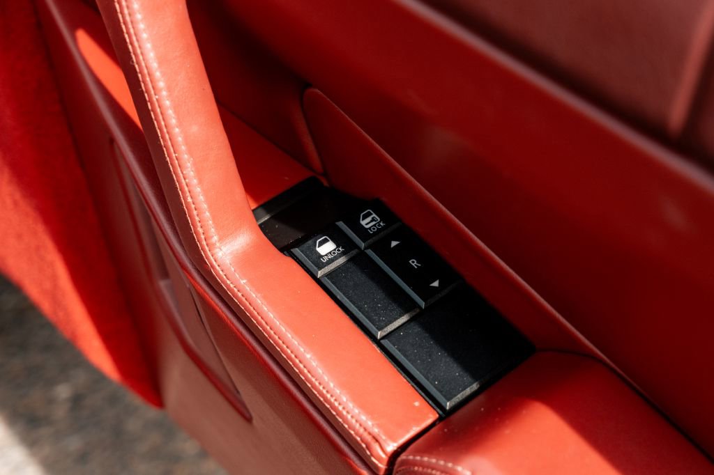 Used 1993 Cadillac Allante FWD image 35