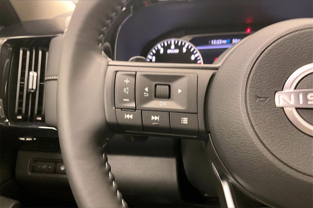 Certified 2025 Nissan Pathfinder SV image 19