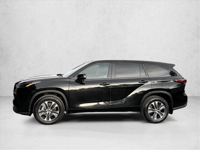 Used 2024 Toyota Highlander XLE image 4