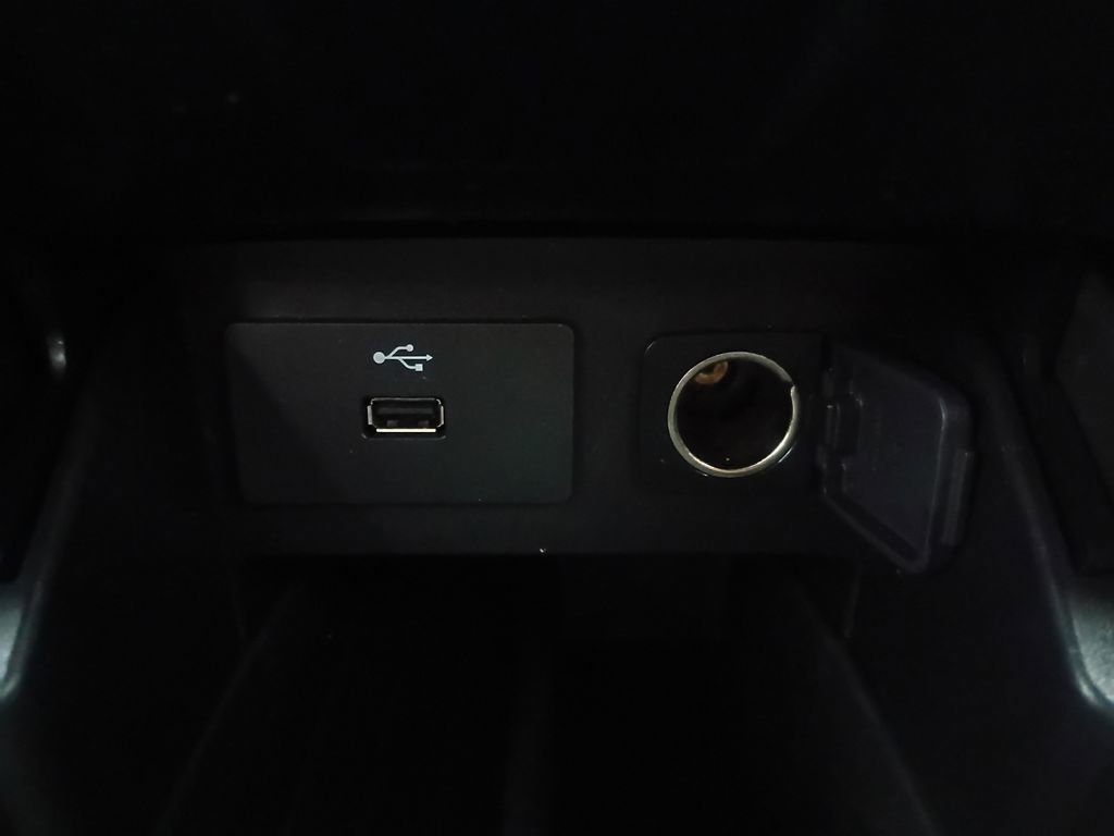 Used 2019 Ford Explorer XLT image 6