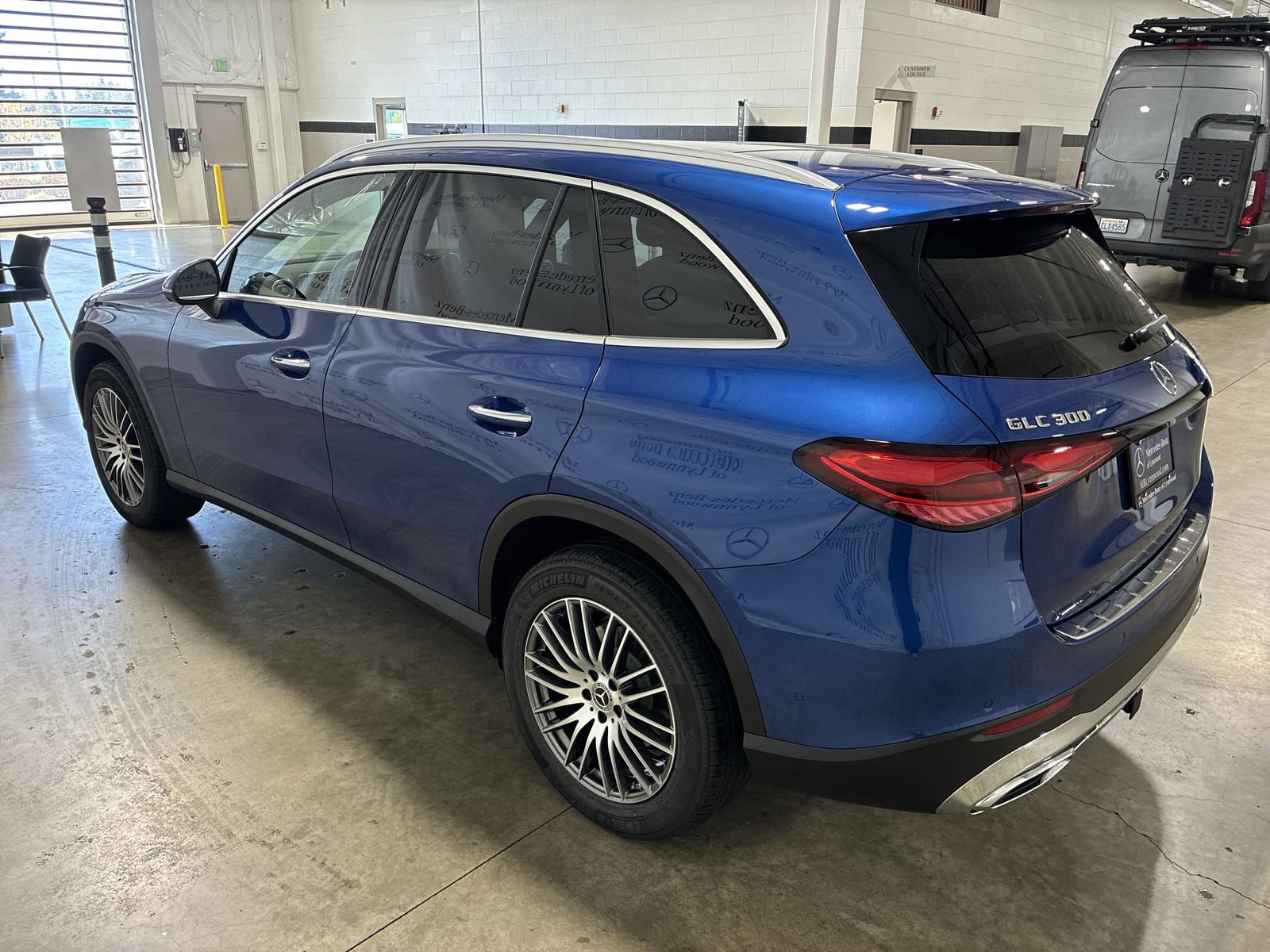 Used 2025 Mercedes-Benz GLC 300 4MATIC image 7