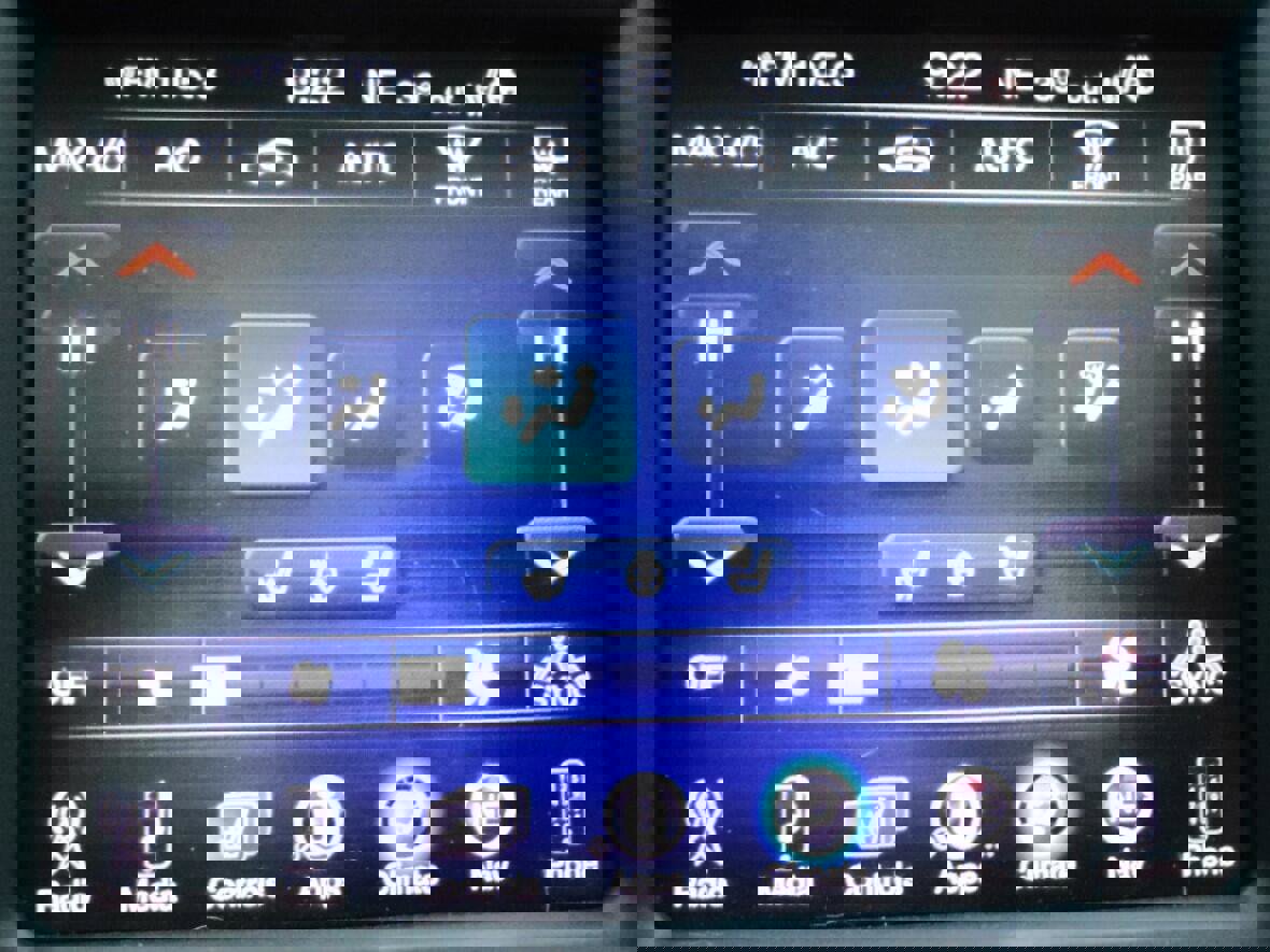 Used 2015 Chrysler 300 C w/ Light Group image 12