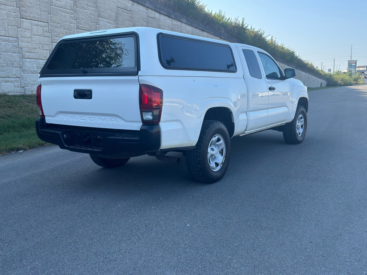 Used 2020 Toyota Tacoma SR image 3
