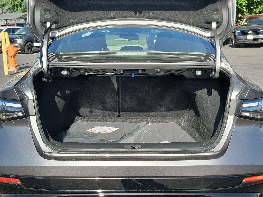 New 2027 Nissan Sentra SR FWD image 3