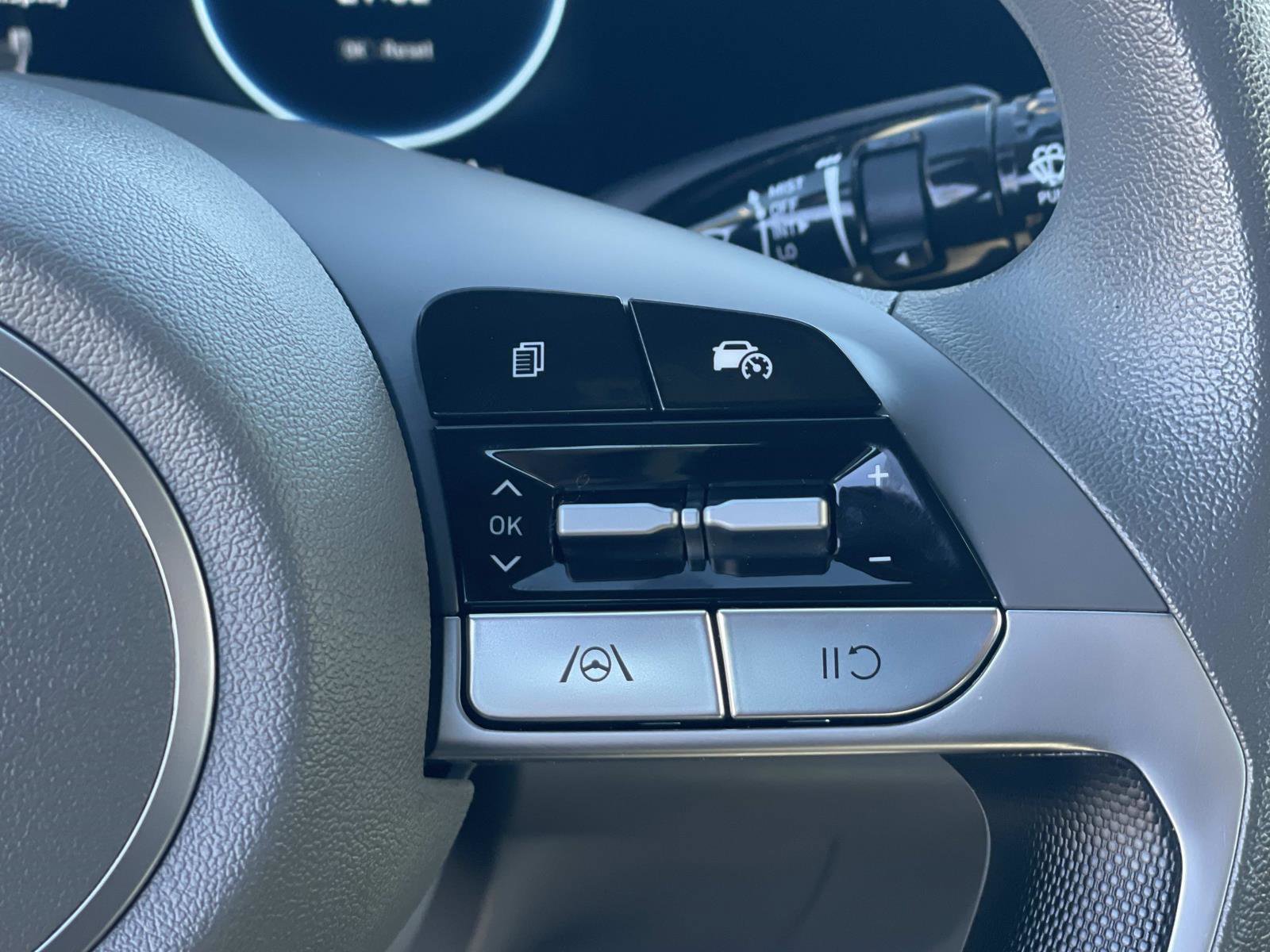 Certified 2024 Hyundai Elantra Blue image 9