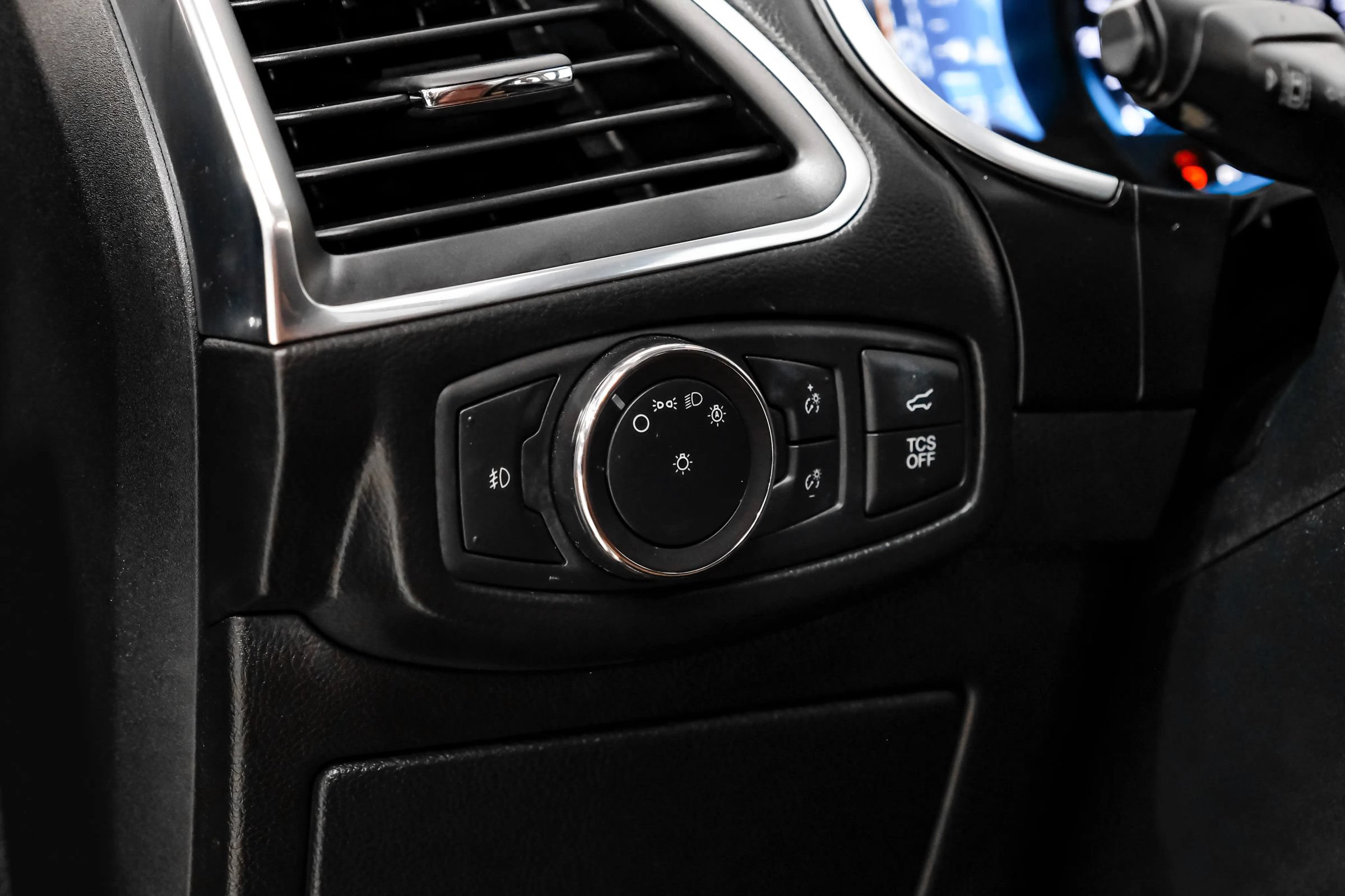 Used 2019 Ford Edge Titanium w/ Equipment Group 301A FWD image 28