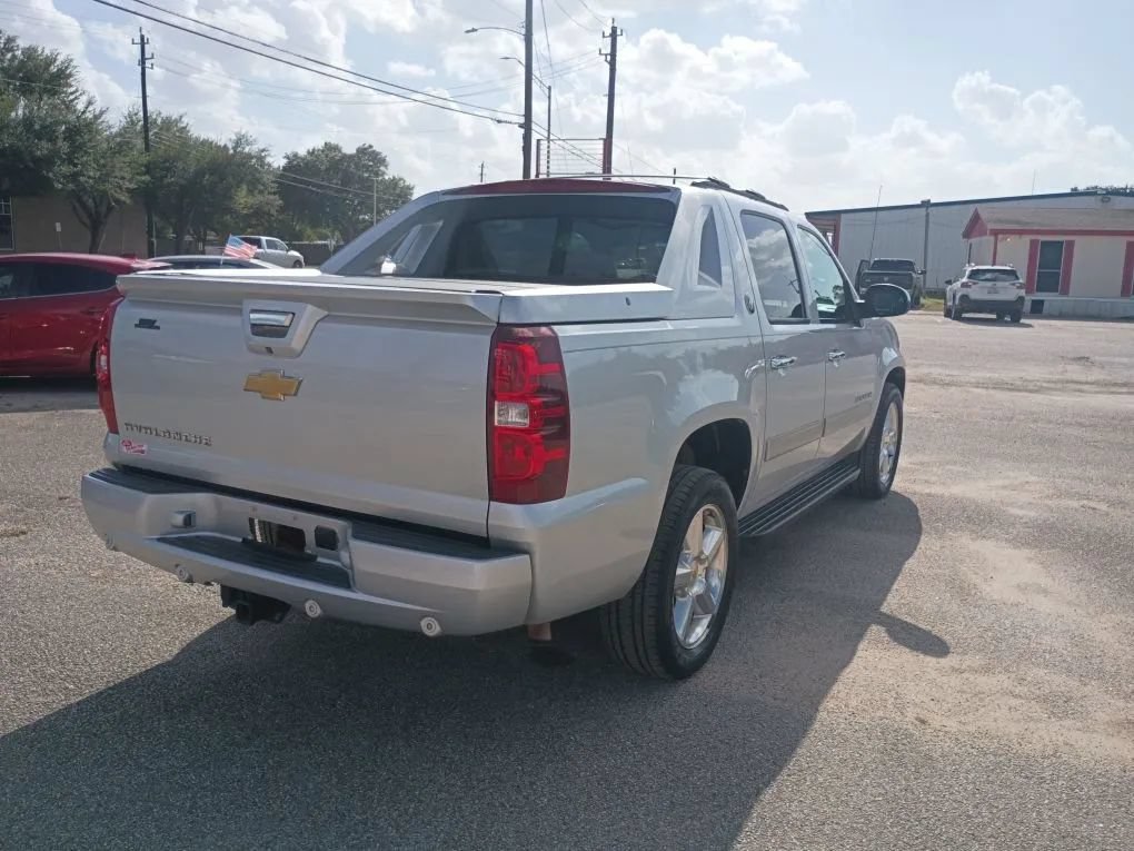 Used 2013 Chevrolet Avalanche LS w/ All-Star Edition RWD image 5
