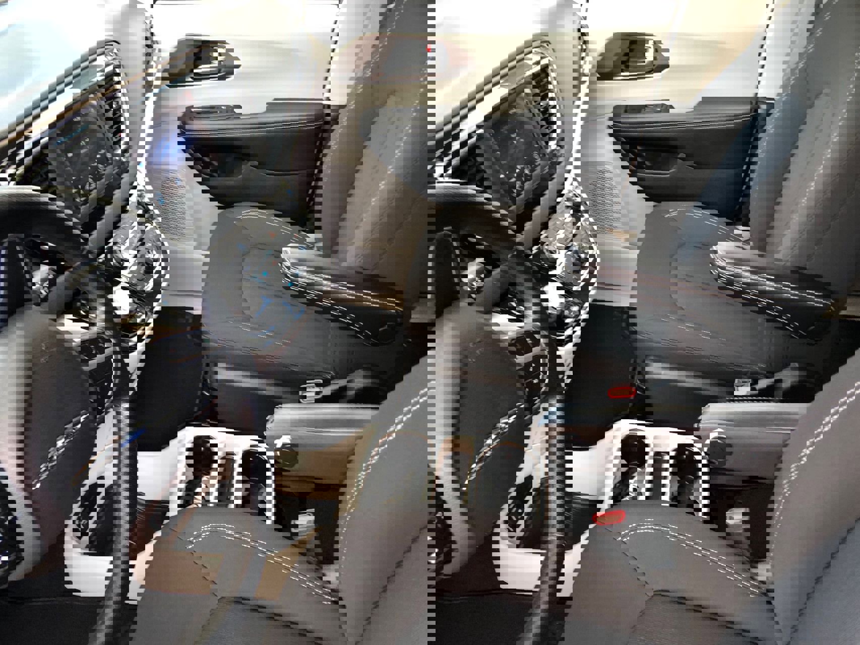 Used 2021 Chrysler Voyager LX image 14