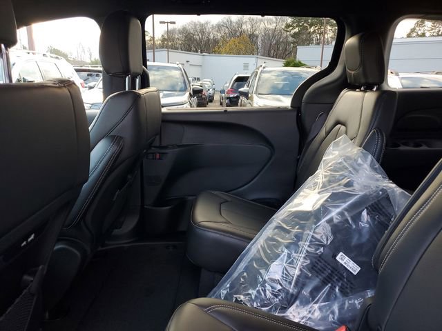 New 2026 Chrysler Pacifica Select w/ S Appearance Package image 12