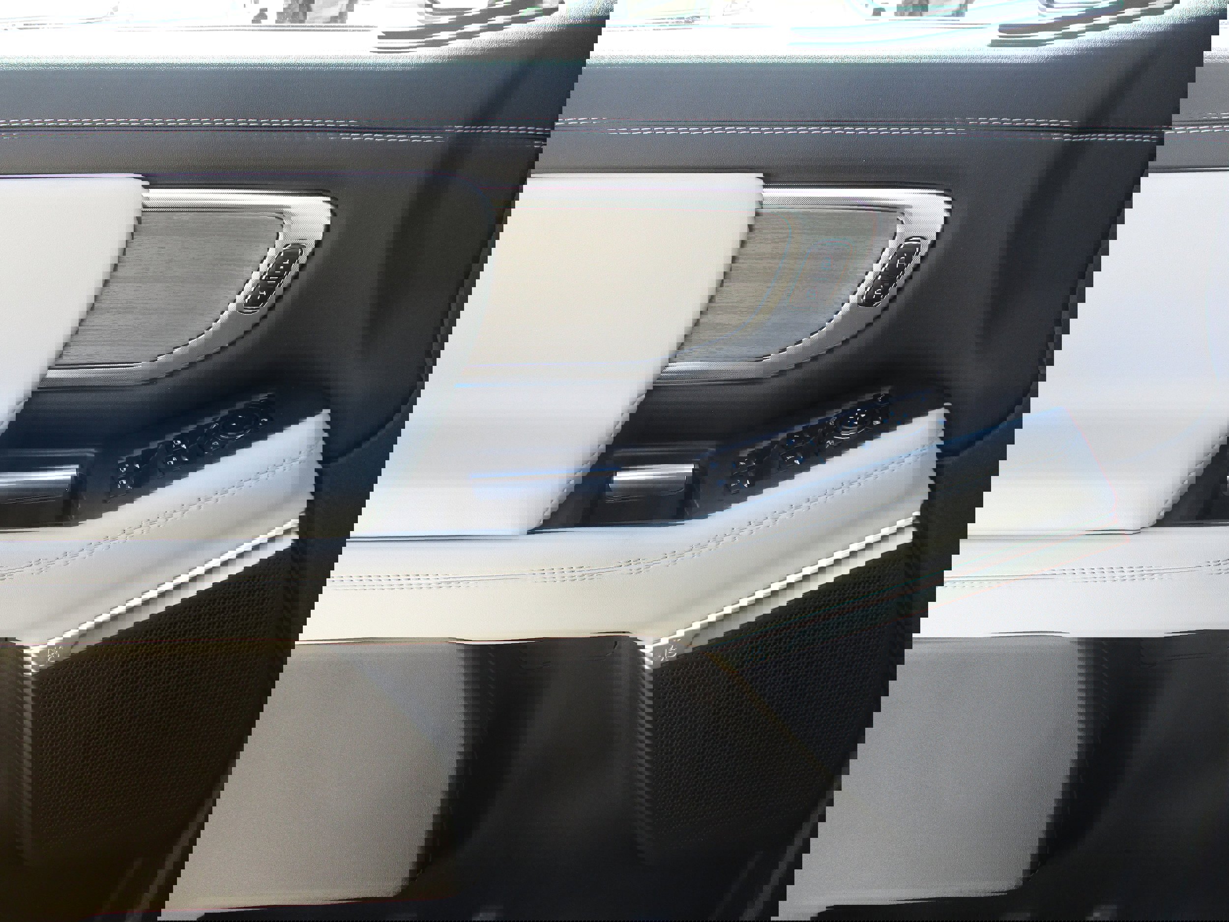 Used 2025 Ford Expedition Platinum image 37