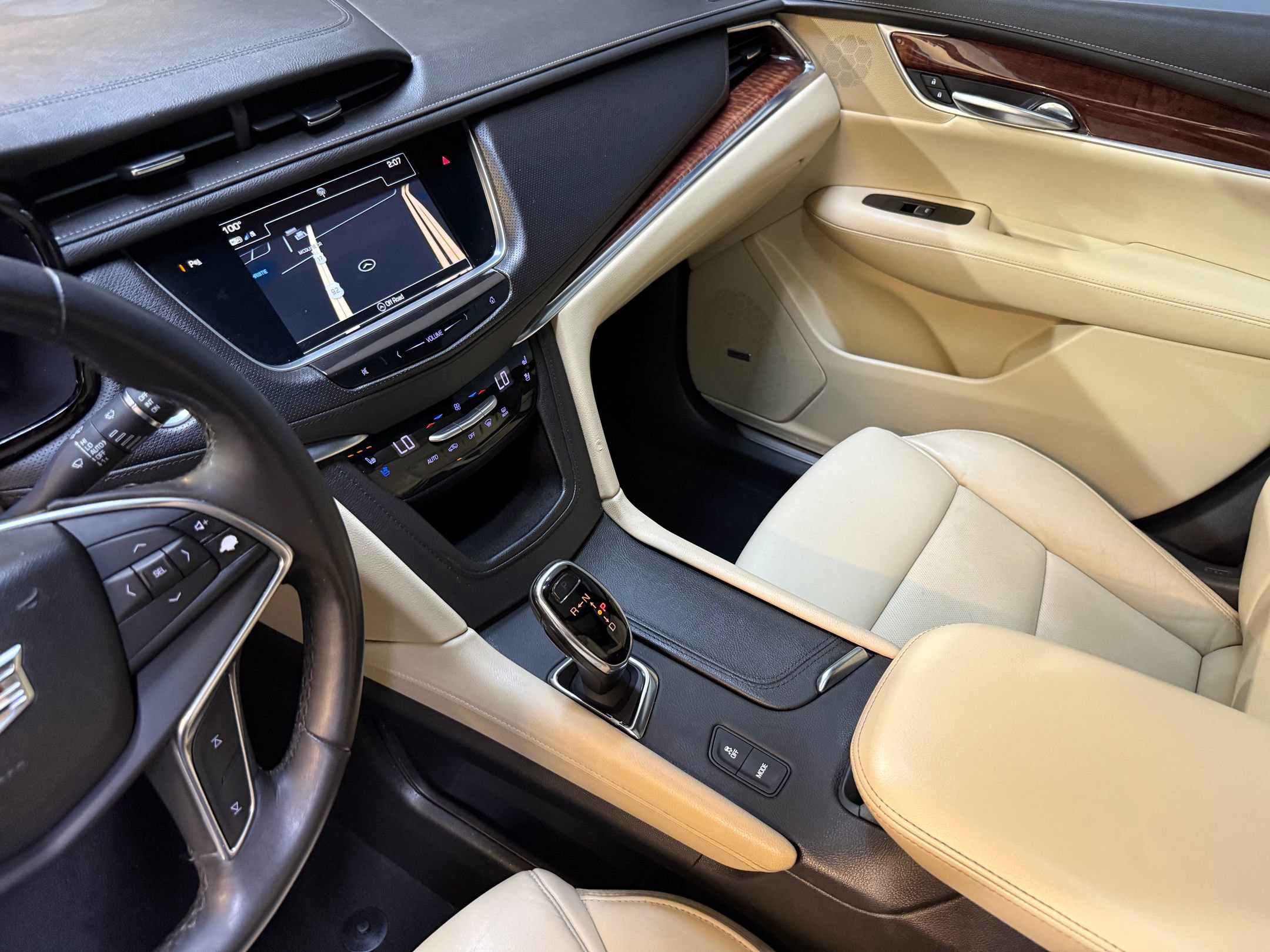 Used 2018 Cadillac XT5 Premium Luxury image 36