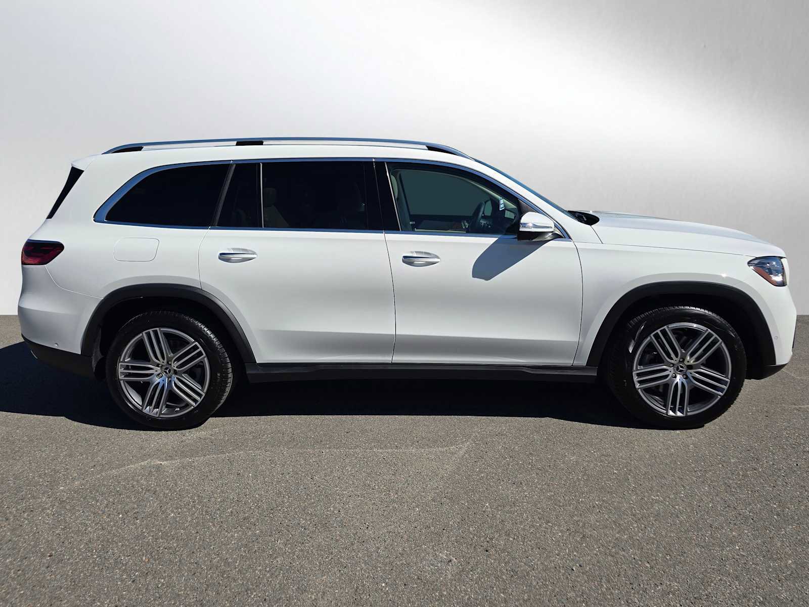 Used 2026 Mercedes-Benz GLS 450 4MATIC image 3