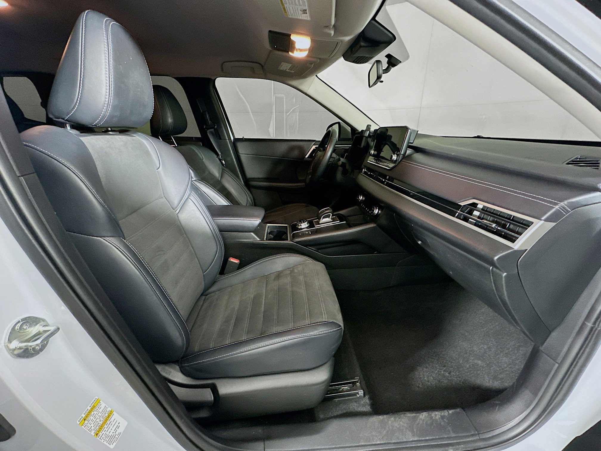 Used 2024 Mitsubishi Outlander SE AWD/4WD image 32