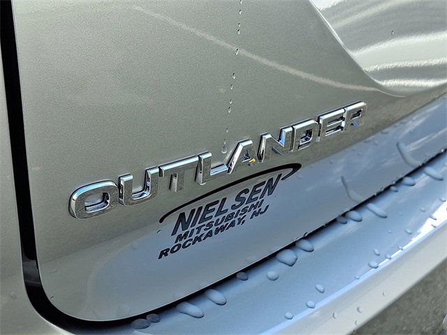 New 2025 Mitsubishi Outlander SE image 11