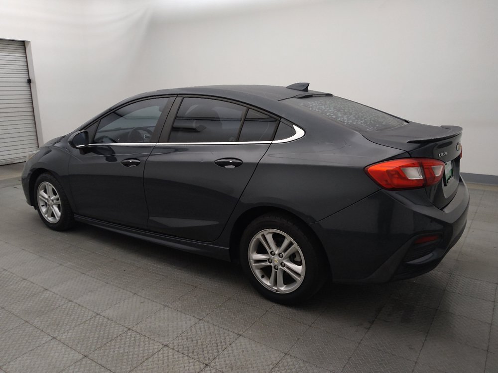 Used 2018 Chevrolet Cruze LT w/ Convenience Package FWD image 3