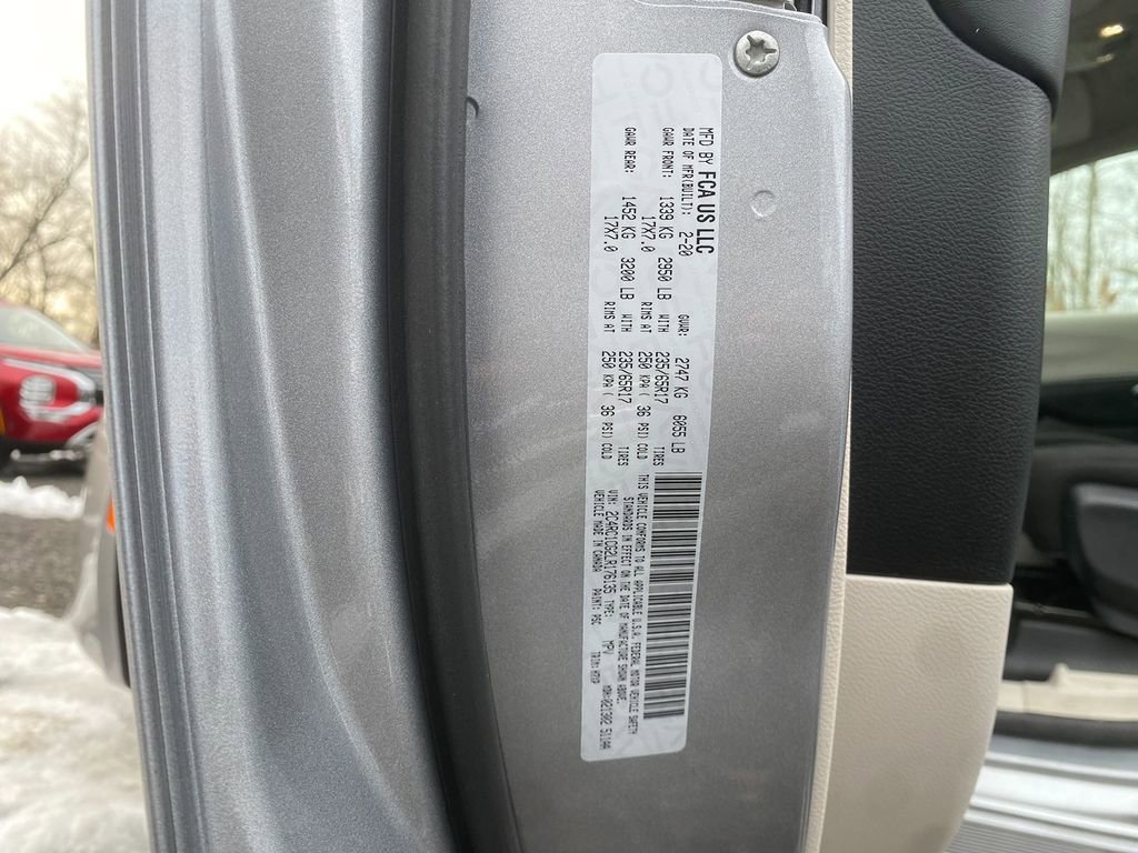 Used 2020 Chrysler Voyager LX image 32