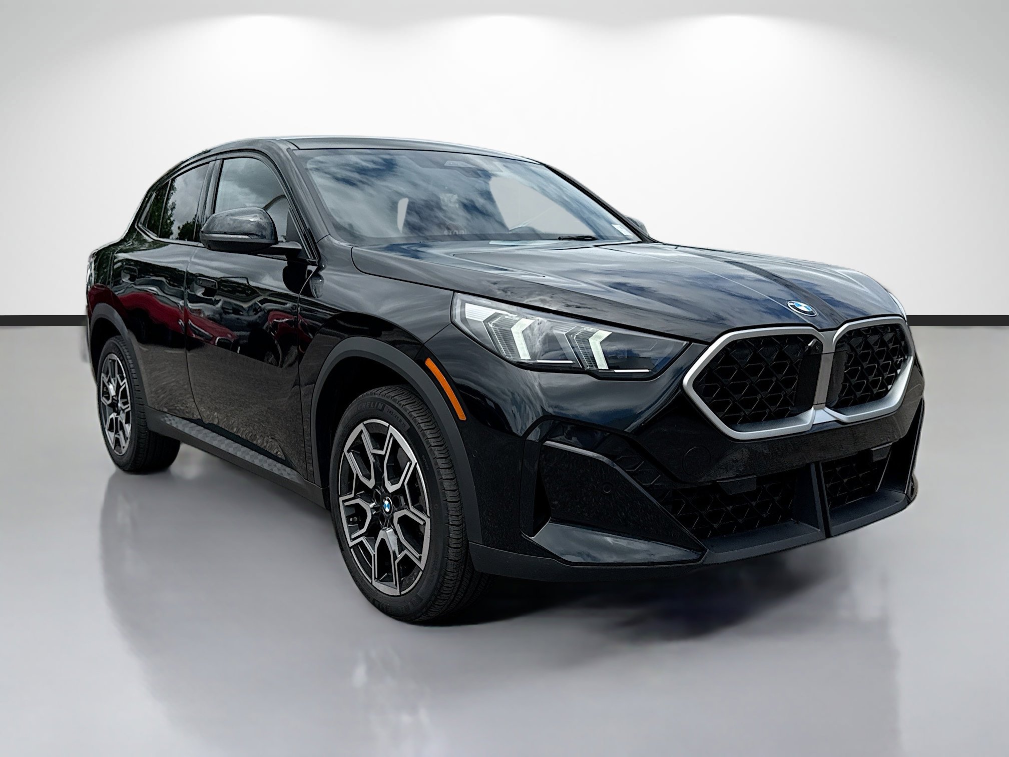 Used 2025 BMW X2 xDrive28i image 1