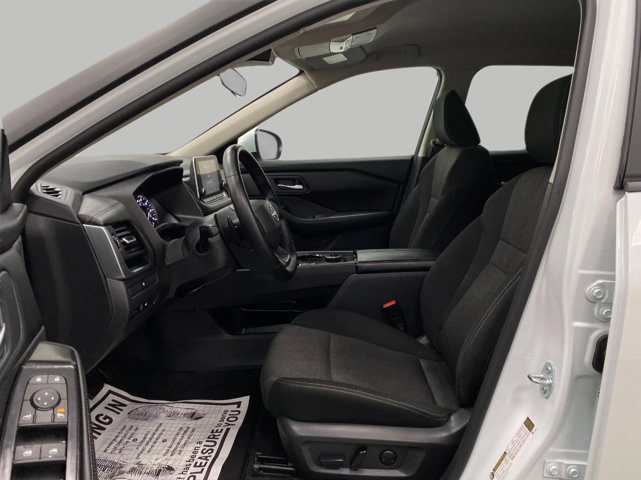 Used 2025 Nissan Rogue SV image 29