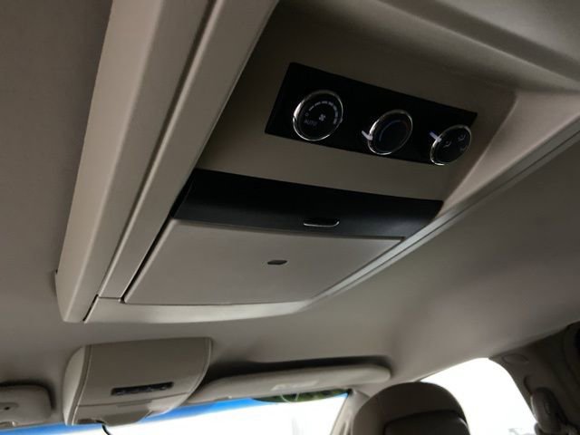 Used 2014 Chrysler Town & Country Touring FWD image 28