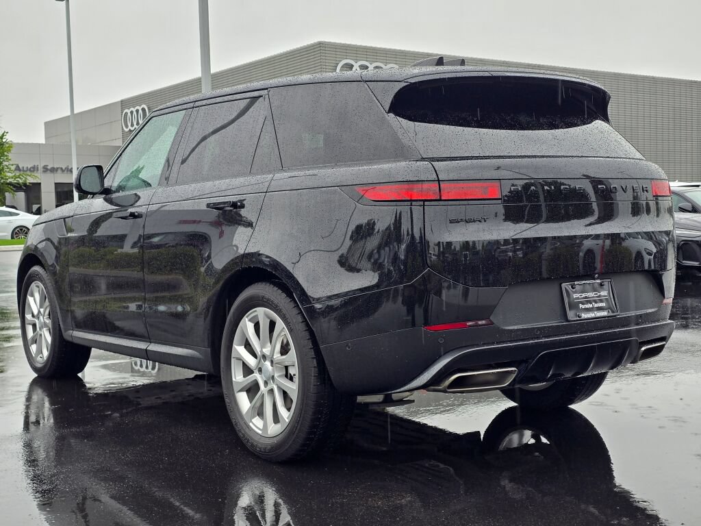 Used 2025 Land Rover Range Rover Sport SE AWD/4WD image 3