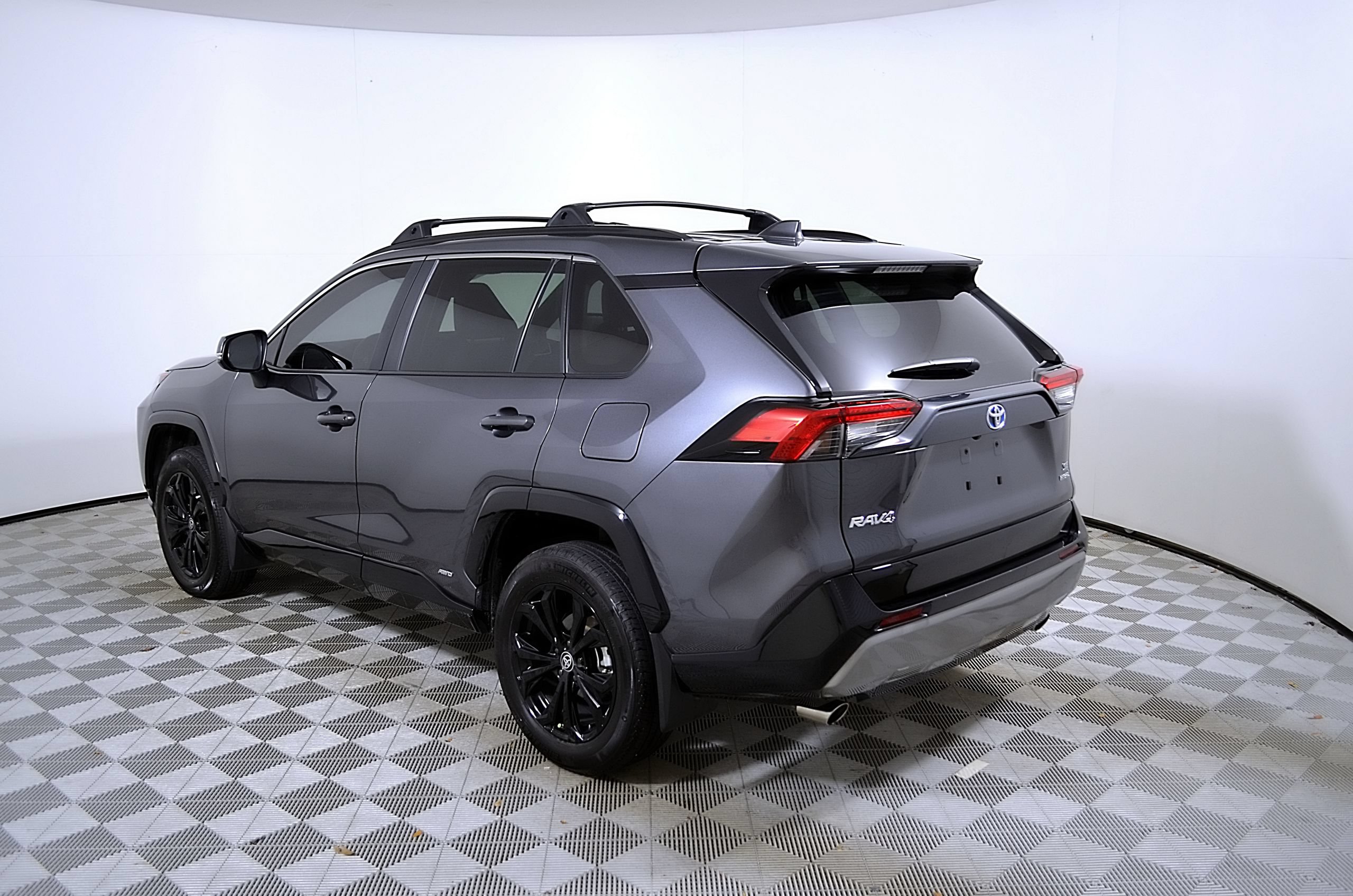 Used 2024 Toyota RAV4 SE AWD/4WD image 9