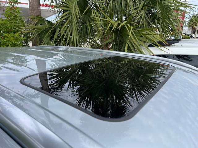 Used 2021 Toyota Highlander XLE image 5