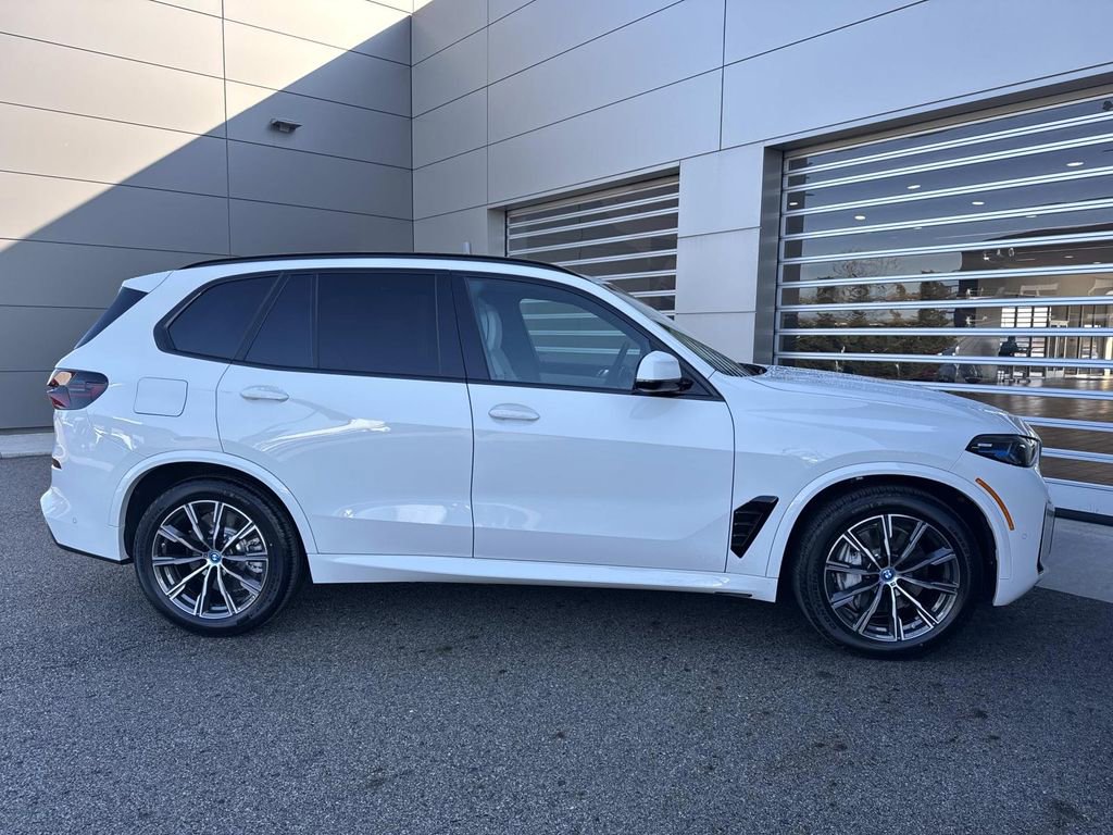 Used 2025 BMW X5 xDrive50e w/ M Sport Package image 8