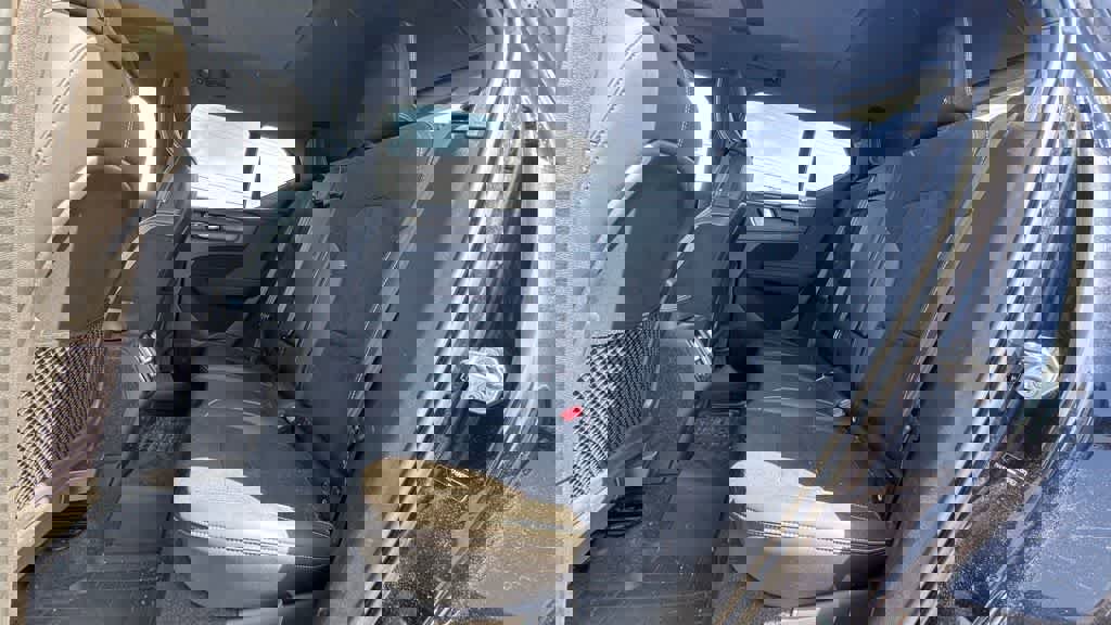 Used 2021 Volvo XC40 T5 R-Design w/ Climate Package image 17