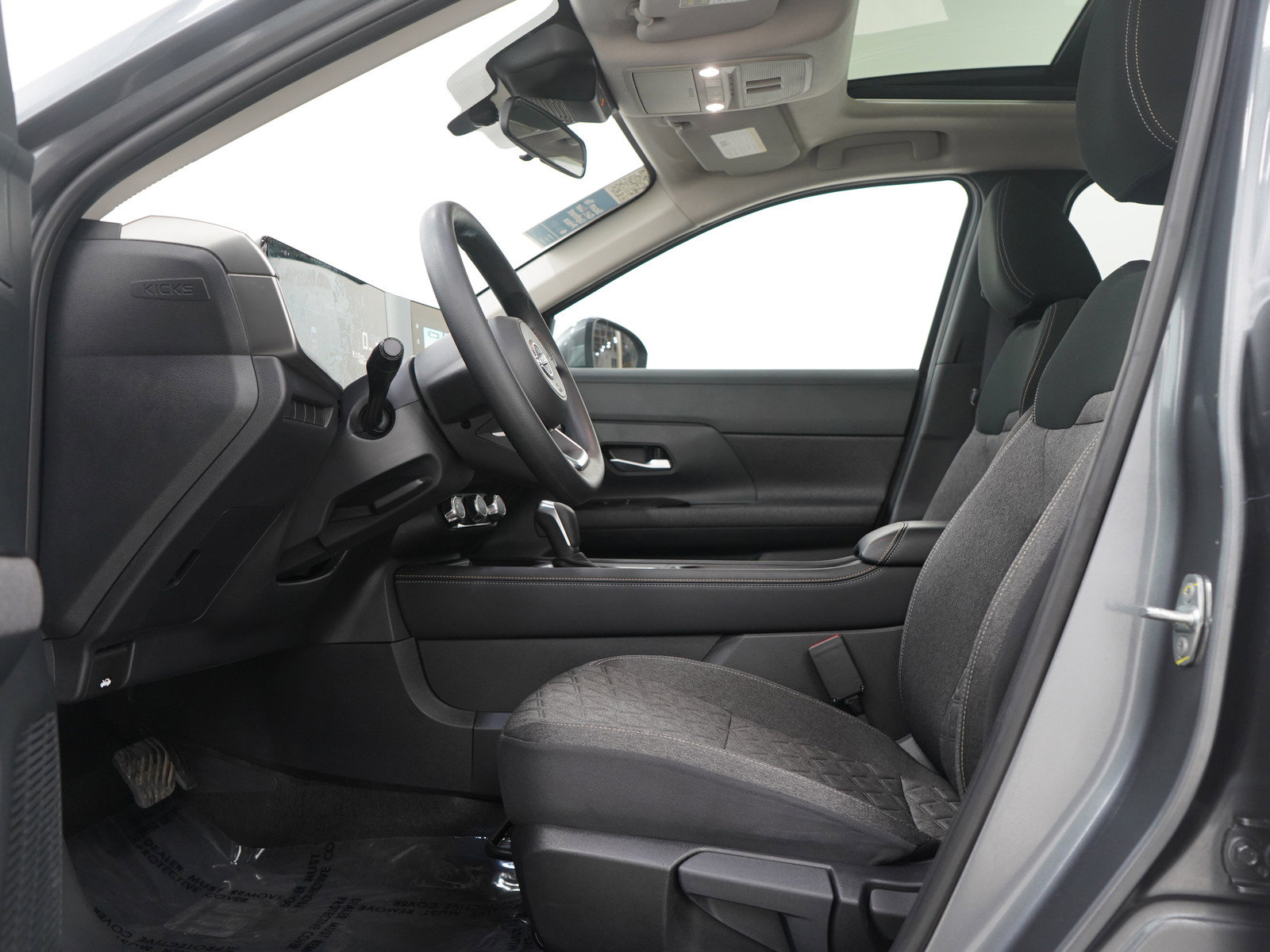 Used 2025 Nissan Kicks SV w/ SV Premium Package image 22