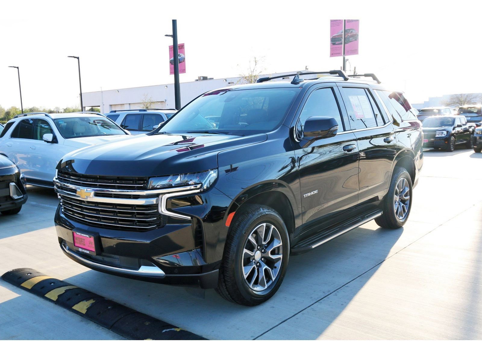 Used 2022 Chevrolet Tahoe LT w/ Luxury Package image 3