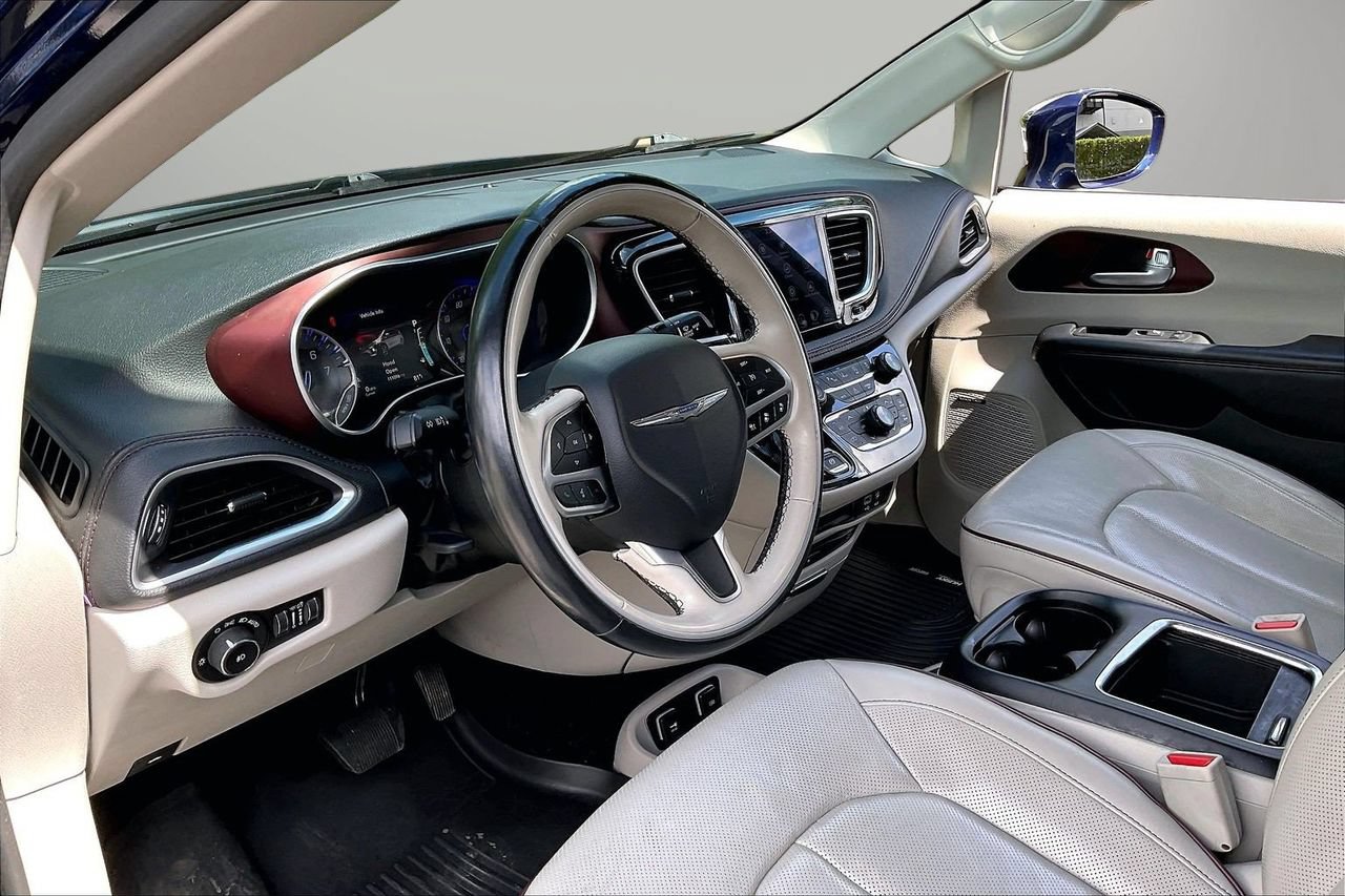 Certified 2018 Chrysler Pacifica Limited w/ Advanced Safetytec Group FWD image 20