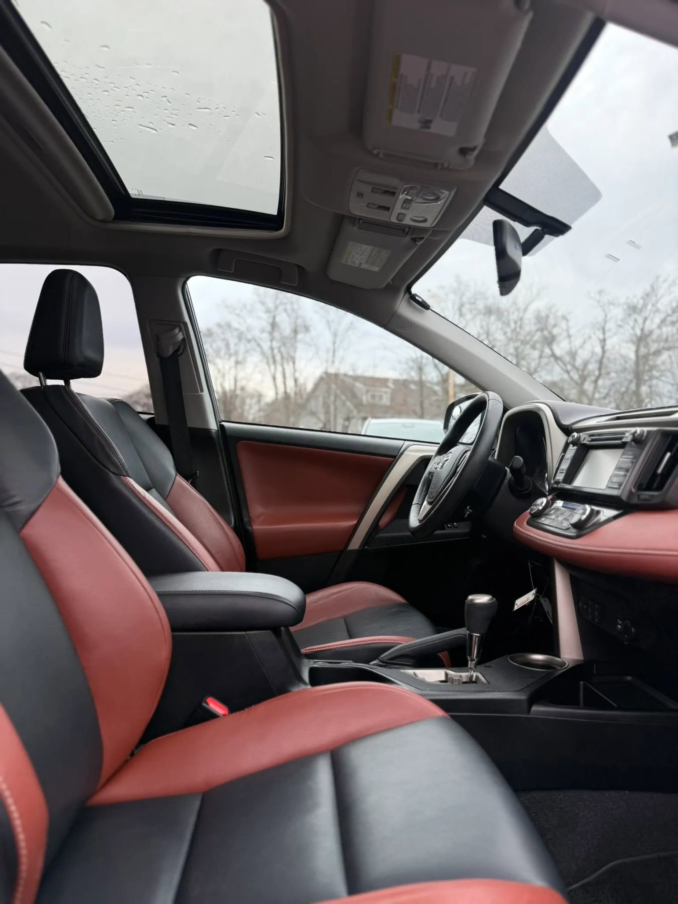 Used 2015 Toyota RAV4 Limited image 17