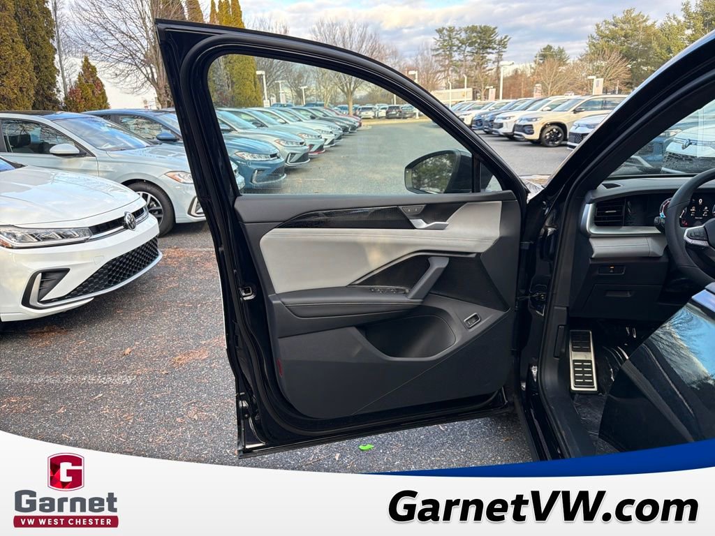 New 2026 Volkswagen Tiguan SE R-Line image 10