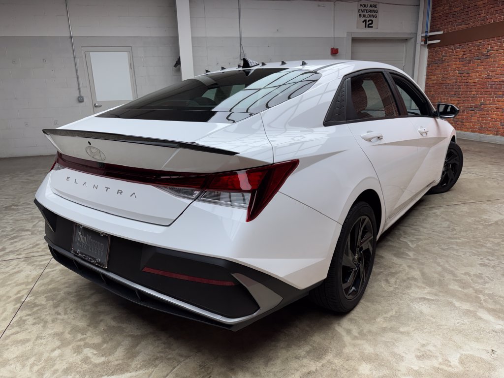 Used 2026 Hyundai Elantra Sport FWD image 5