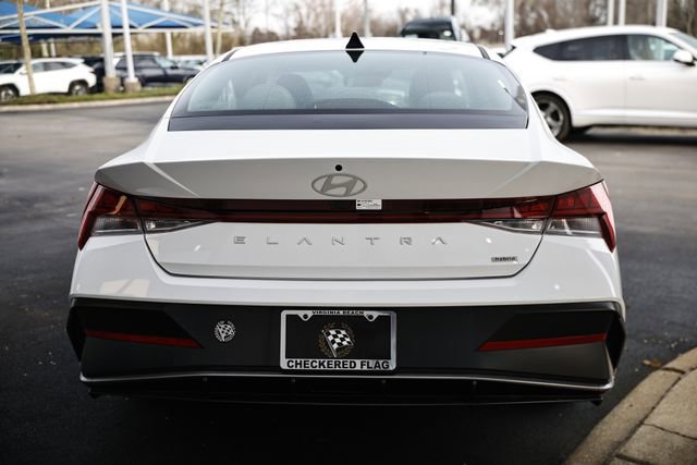 Certified 2025 Hyundai Elantra Limited image 9