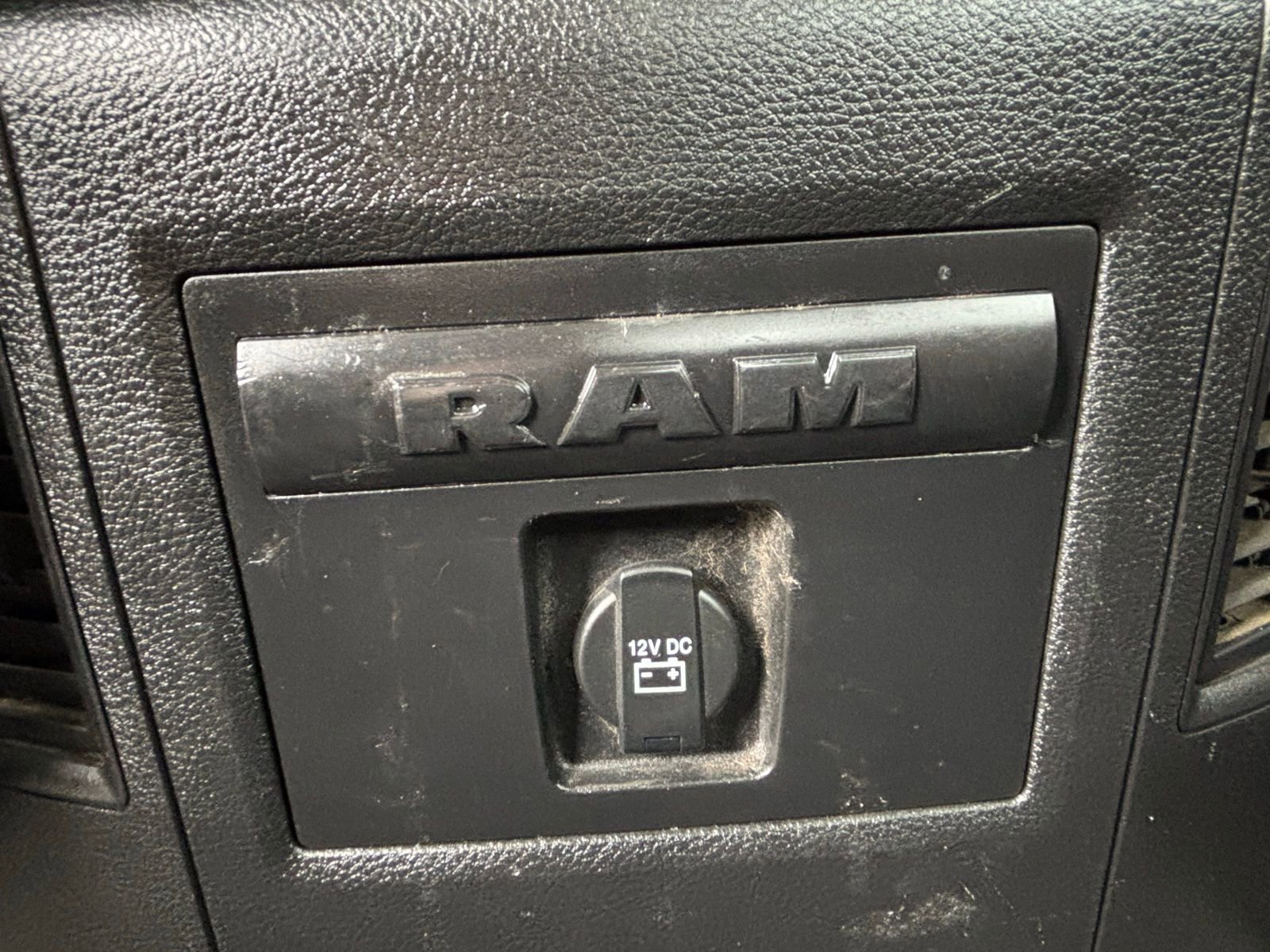 Used 2018 RAM 1500 Classic SLT image 14