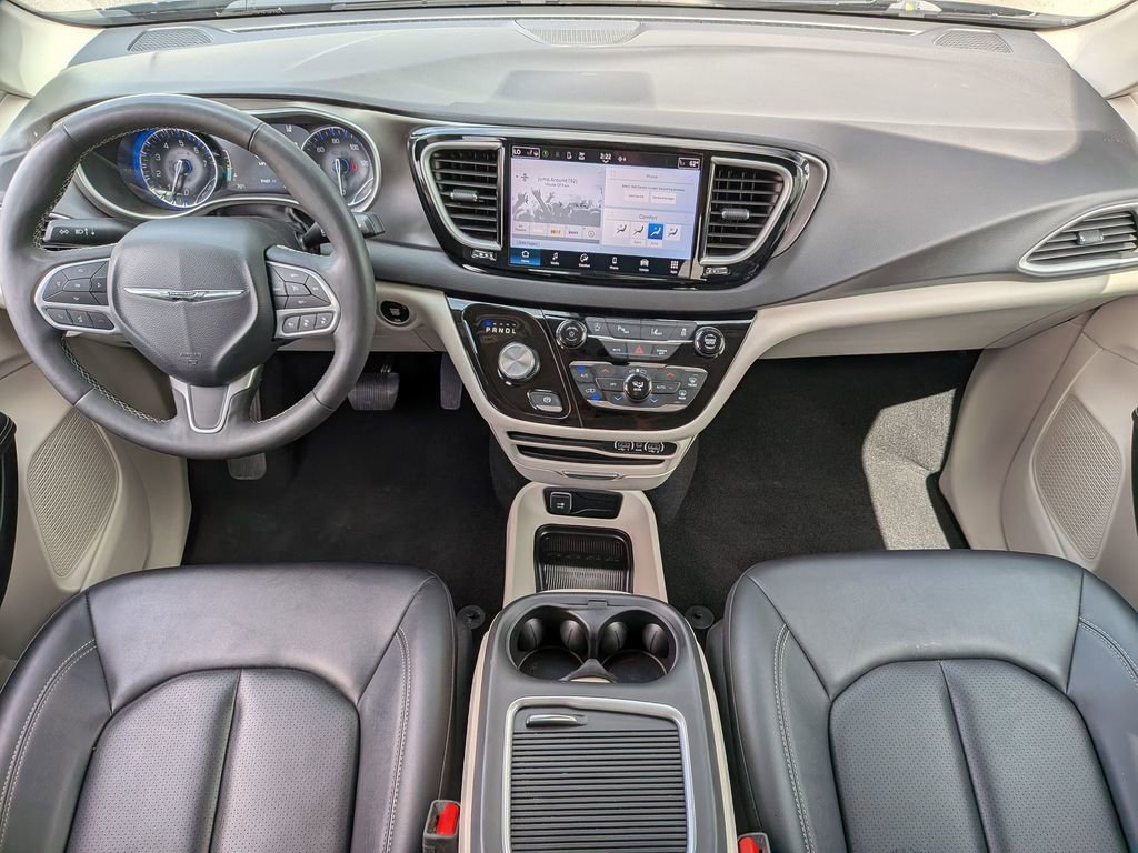 Used 2024 Chrysler Pacifica Touring-L FWD image 23