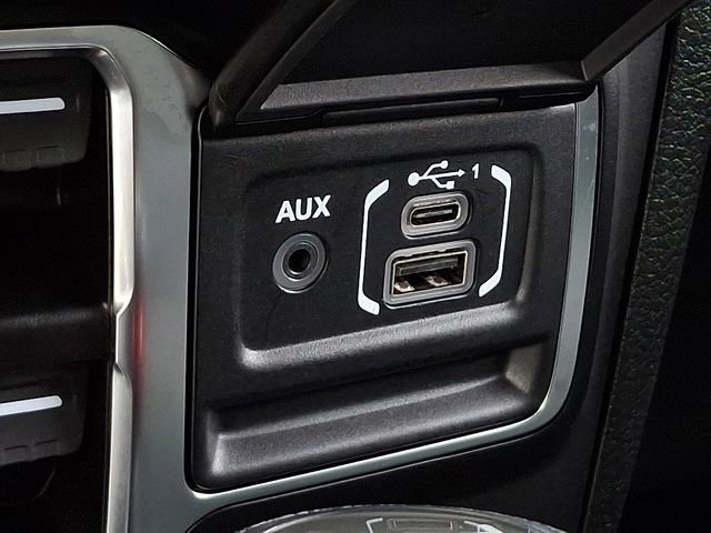 Used 2025 Jeep Wrangler Unlimited Sahara image 24