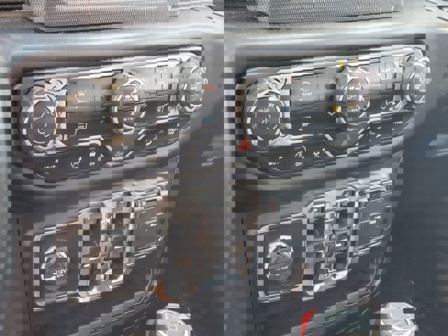 Certified 2020 Jeep Wrangler Unlimited Sahara image 25