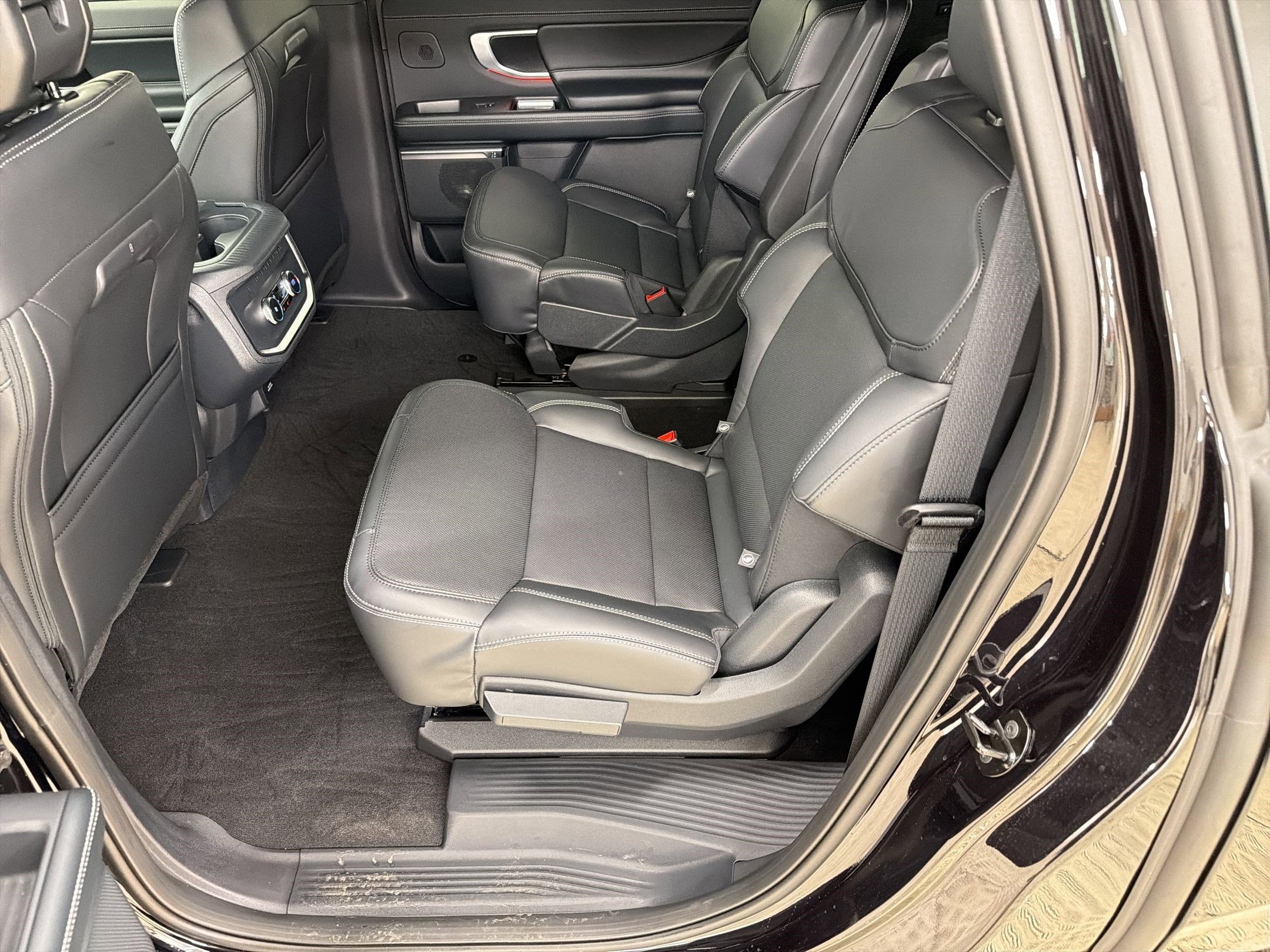 New 2026 Ford Expedition Max Platinum w/ Stealth Performance Package image 15