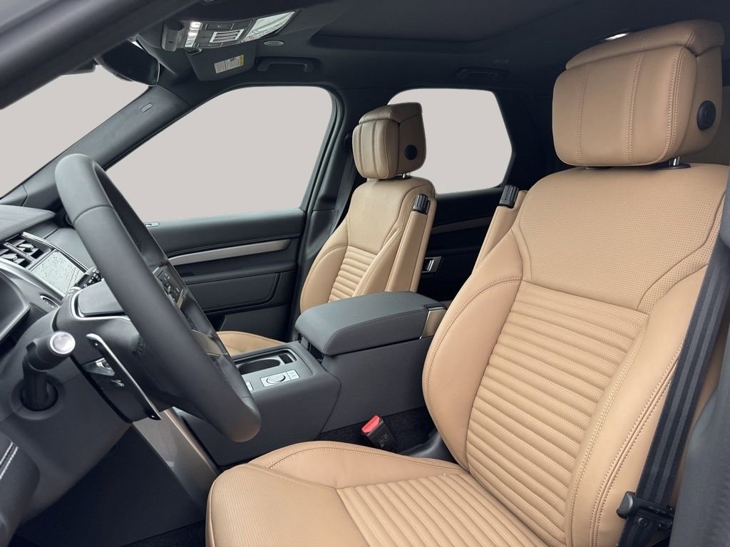New 2024 Land Rover Discovery Dynamic SE image 10